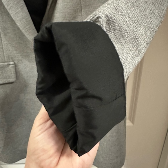 Women’s Blazer (Medium) - Picture 4 of 8